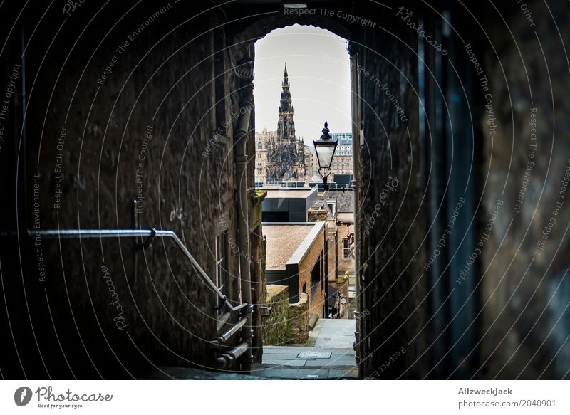 Gasse, Edinburgh Schottland Stadt Stadtzentrum Altstadt Haus Kirche Architektur Sehenswürdigkeit Stein alt dunkel grau Verfall Vergangenheit Durchgang Hinterhof