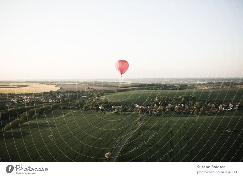 1:99 Ausflug Abenteuer Ferne Freiheit Expedition Sommer Umwelt Landschaft Schönes Wetter Feld fliegen Ballone Ballonfahrt Dorf Erde oben rot fahren Rapsfeld