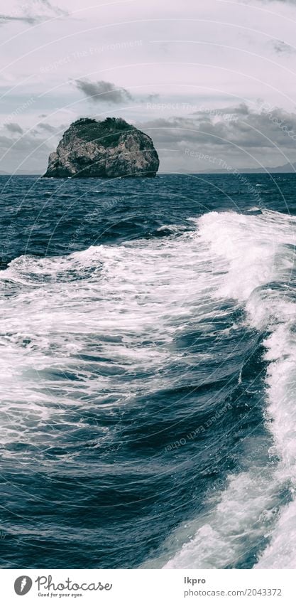 eine Ansicht vom Boot und von Gebirgshintergrund des pazifischen Ozeans Reichtum Freude schön Ferien & Urlaub & Reisen Ausflug Kreuzfahrt Sommer Strand Meer