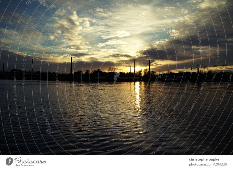 Lichtblick Fabrik Industrie Flussufer Hamburg Stadt Menschenleer Industrieanlage Schornstein Süderelbe rothenburgsort Elbe Farbfoto Außenaufnahme