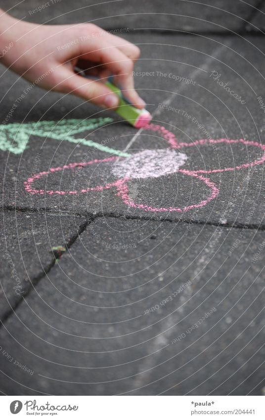 Kinderfreuden Freude Kinderspiel Hand Finger 1 Mensch Kunst Maler Blume Straße Blühend zeichnen Spielen träumen einfach Freundlichkeit schön einzigartig positiv