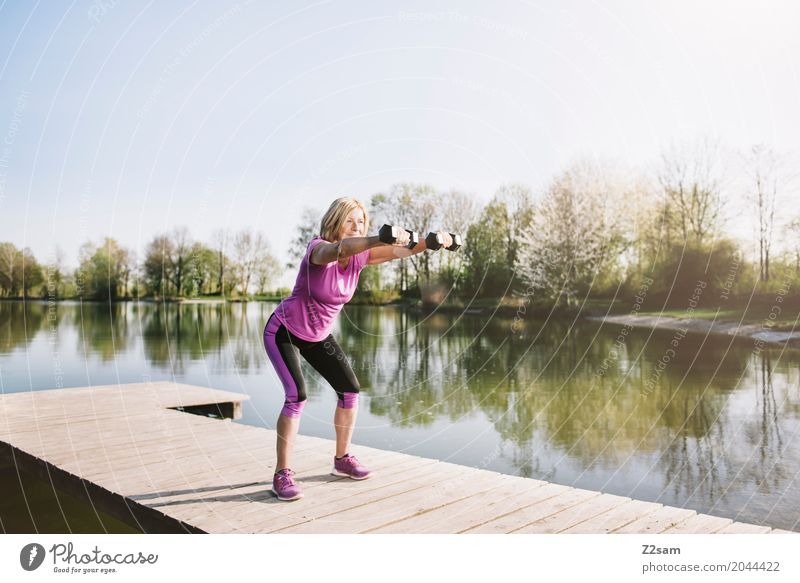 squats Freizeit & Hobby Fitness Sport-Training Krafttraining Yoga Weiblicher Senior Frau 60 und älter Natur Landschaft Sonne Sommer Schönes Wetter Seeufer