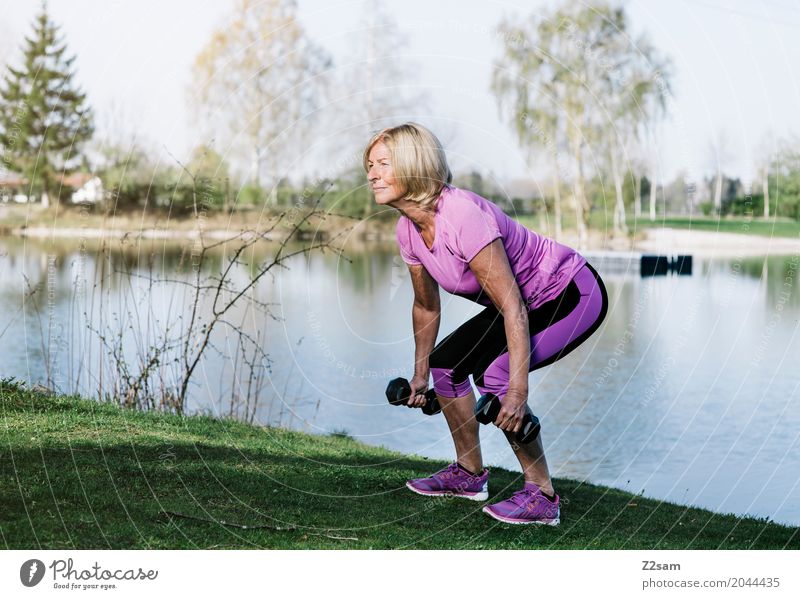 squats Freizeit & Hobby Fitness Sport-Training Krafttraining Frau Erwachsene Weiblicher Senior 60 und älter Natur Sommer Schönes Wetter Baum Wiese Seeufer