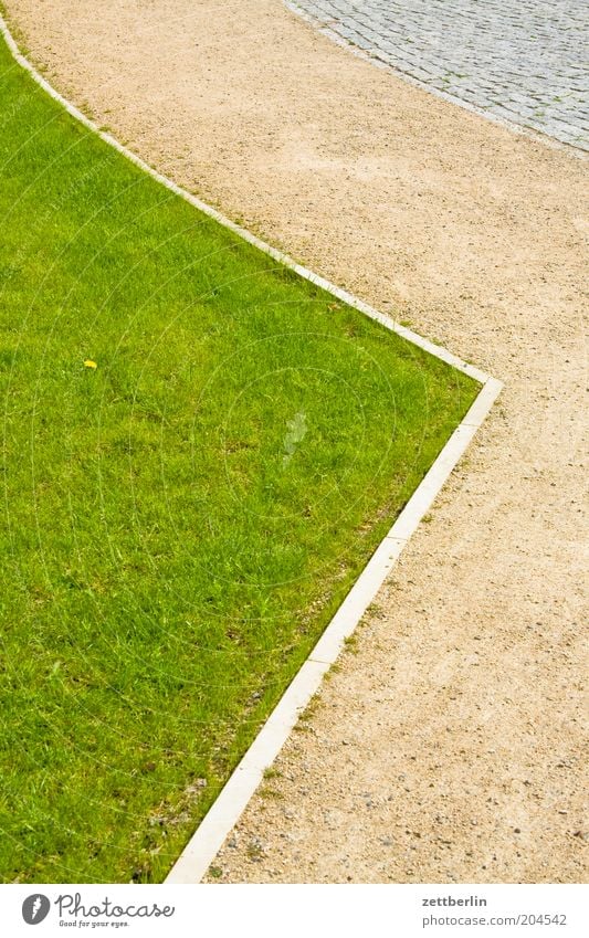 Rasen, Weg, Straße Gras Vorgarten rasenkante Wege & Pfade Bürgersteig Schotterweg Sandweg Fußweg Spaziergang kopfsteinstraße Kopfsteinpflaster Menschenleer