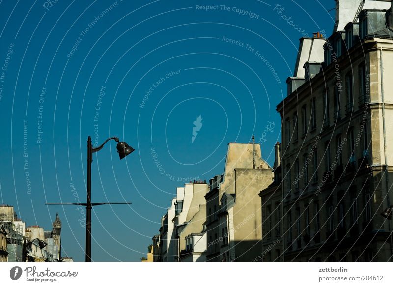 Pariser Laterne Licht Haus Architektur Stadt Hauptstadt Frankreich Fassade Himmel Schönes Wetter Wolkenloser Himmel Außenaufnahme Textfreiraum Sommer