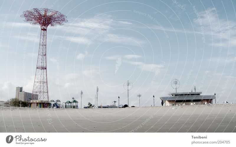 Requiem for a dream Himmel Strand USA Stadtrand Ruine Turm Vergnügungspark Wahrzeichen hoch kaputt Einsamkeit Endzeitstimmung Dekadenz Nostalgie stagnierend