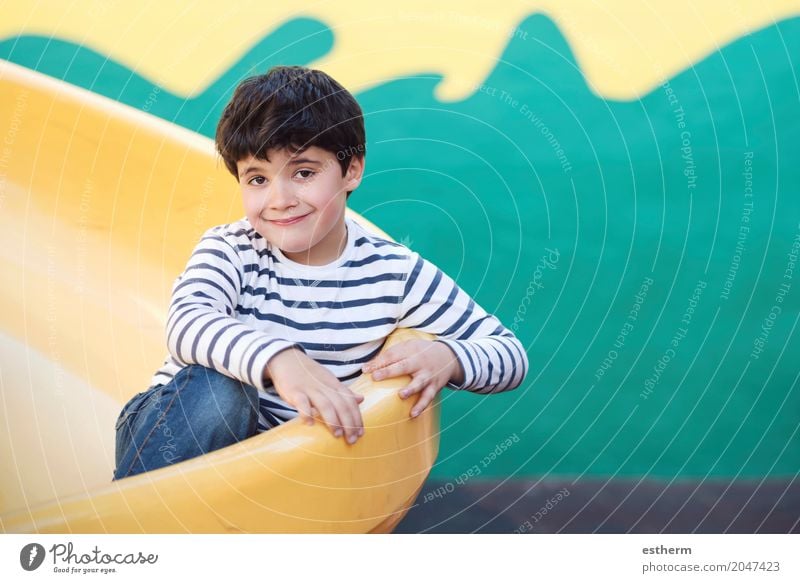 Kind im Spielplatz Lifestyle Mensch Kleinkind Kindheit 1 3-8 Jahre Lächeln lachen toben kuschlig lustig positiv Coolness Warmherzigkeit Sympathie Liebe