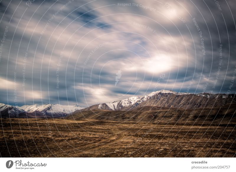 New Zealand 85 Umwelt Natur Landschaft Urelemente Erde Wolken Gewitterwolken Klima schlechtes Wetter Unwetter Hügel Felsen Alpen Berge u. Gebirge