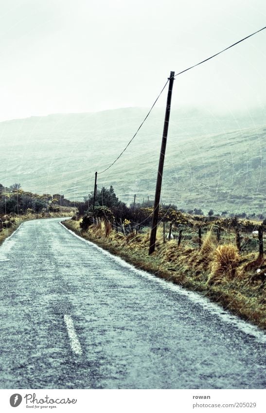 landstrasse Umwelt Natur Landschaft Wolken schlechtes Wetter Nebel Berge u. Gebirge Ferien & Urlaub & Reisen Landstraße Republik Irland Strommast kalt Regen