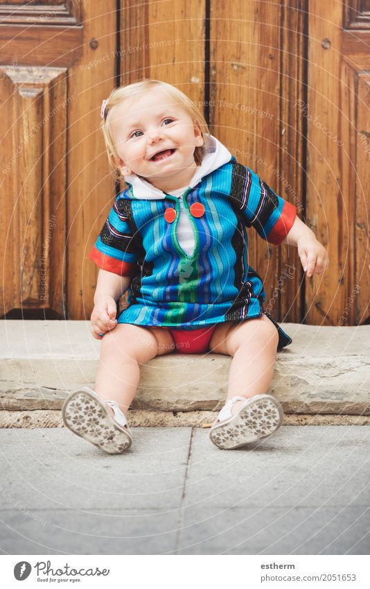 Glückliches Baby Lifestyle Kinderspiel Mensch feminin Mädchen Kindheit Leben 1 0-12 Monate Lächeln lachen sitzen kuschlig lustig Gefühle Freude Fröhlichkeit