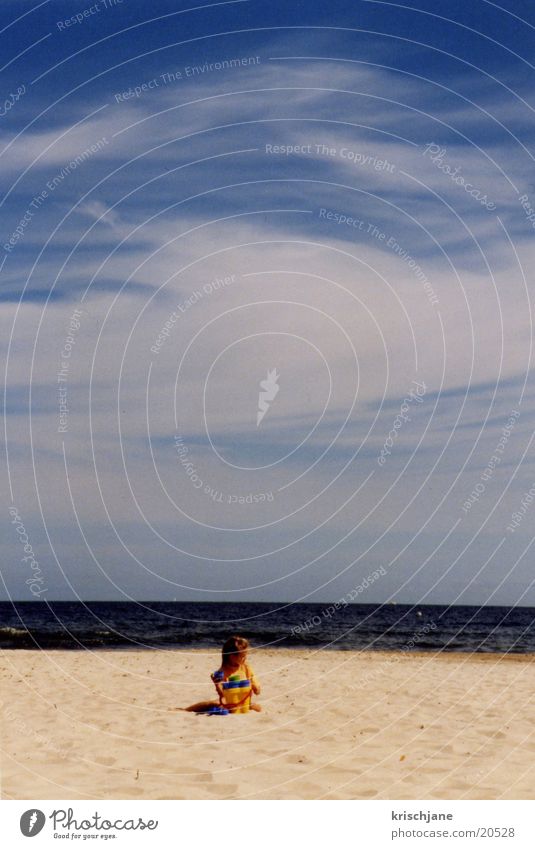 Kind am Strand Sommer Meer Sonne Wasser Blauer Himmel