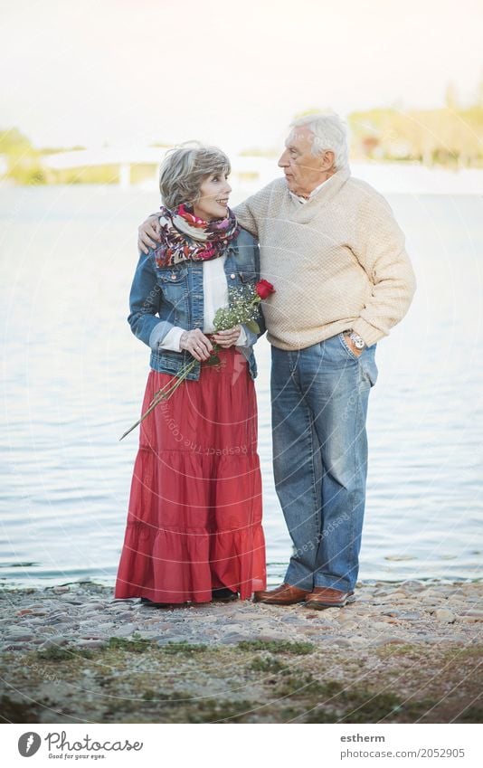 Portrait der romantischen älteren Paare Lifestyle Feste & Feiern Valentinstag Mensch maskulin feminin Weiblicher Senior Frau Männlicher Senior Mann Großeltern