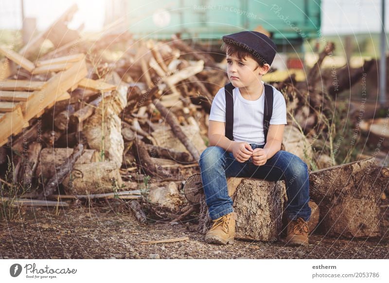 Trauriges Kind Lifestyle Freiheit Mensch Kleinkind Junge Kindheit 1 3-8 Jahre Frühling Feld Traurigkeit Wut Stimmung Sorge Ärger Frustration Nostalgie "Herbst