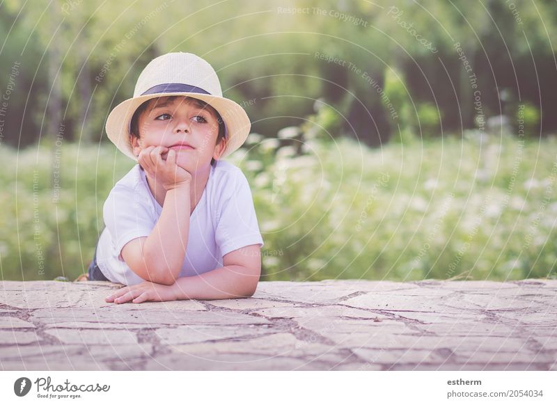 glückliches Kind Lifestyle Wellness Leben maskulin Kleinkind Junge Kindheit 1 Mensch 3-8 Jahre Natur Landschaft Frühling Garten Park Lächeln träumen Glück