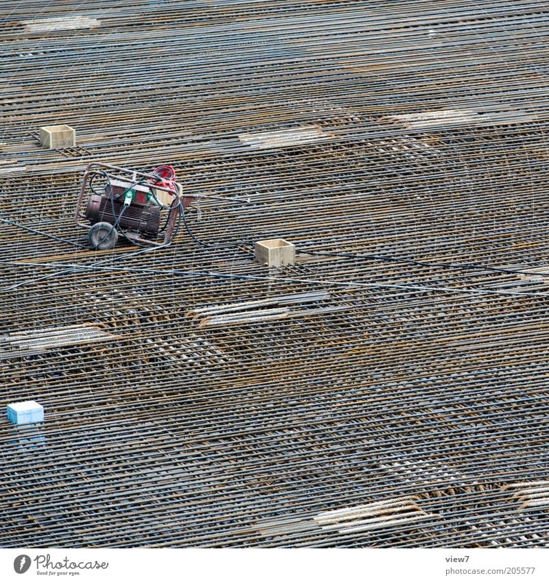 Eisenflechterei Arbeitsplatz Baustelle Wirtschaft Handwerk bauen gebrauchen authentisch dunkel eckig einfach modern braun Ordnung Perspektive Schwerpunkt