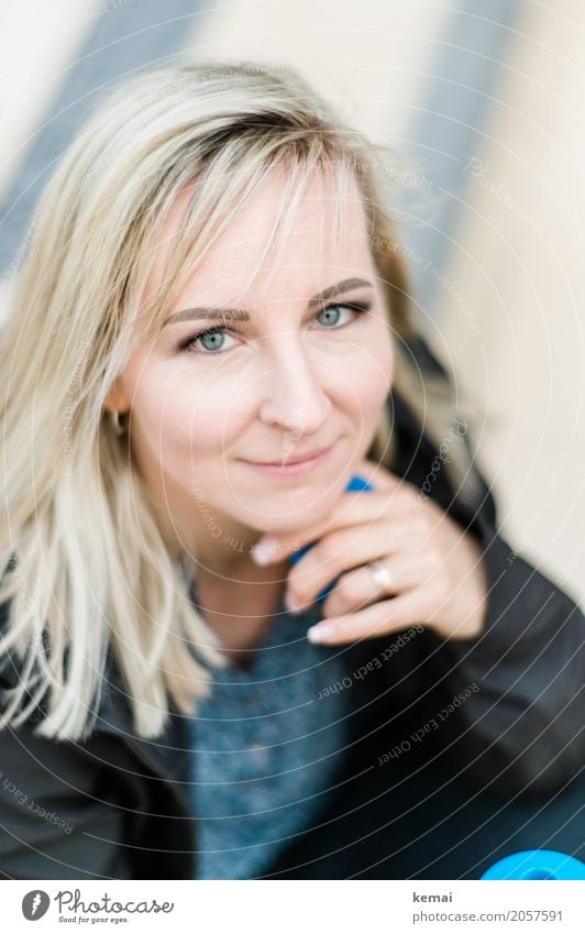 AST10 | Portraitierte Freundlichkeit Lifestyle Stil Wohlgefühl Zufriedenheit Erholung ruhig Mensch feminin Frau Erwachsene Leben Gesicht 30-45 Jahre Jacke blond