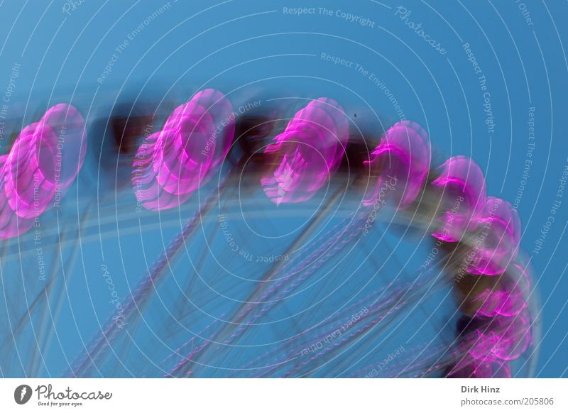 MagicWheel Jahrmarkt Veranstaltung Show Himmel Bauwerk drehen fahren glänzend schaukeln rund blau violett rosa Freude Fröhlichkeit Begeisterung Energie