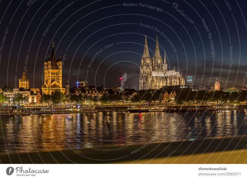 Skyline Köln Architektur Fluss Rhein Stadt Stadtzentrum Altstadt Haus Kirche Dom Bauwerk Gebäude Sehenswürdigkeit Wahrzeichen Denkmal Kölner Dom Kultur