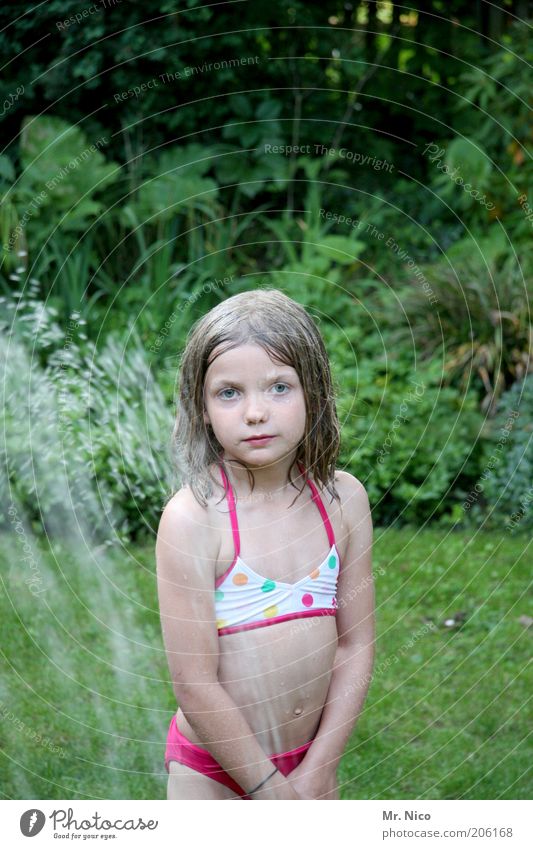 Die Unschuld vom Lande Sommer Mädchen Haare & Frisuren Gesicht Arme Bauch Natur Wassertropfen Schönes Wetter Garten frech nass Freizeit & Hobby Bikini Top rosa