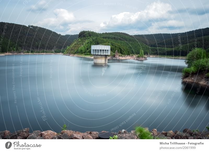 Talsperre, Stausee und Berge Trinkwasser Architektur Umwelt Natur Landschaft Pflanze Wasser Himmel Wolken Sonne Sonnenlicht Klima Wetter Schönes Wetter Baum