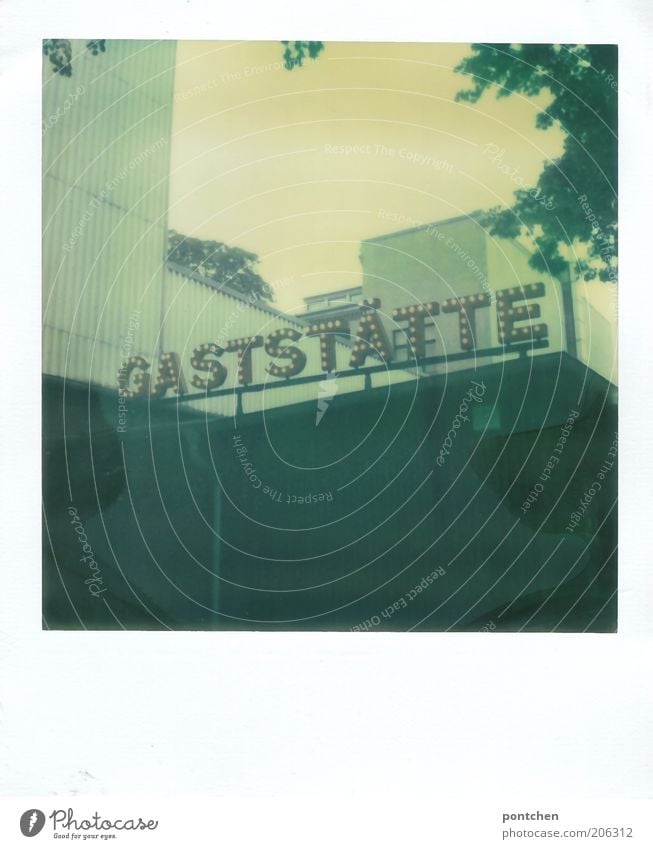 Polaroid zeigt ein Gebäude mit dem Schriftzug Gaststätte. Restaurant, Bewirtung Ernährung Freizeit & Hobby Tourismus Sommer Gastronomie Natur Himmel Haus