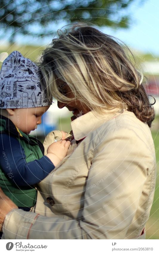 Mutter und Kind Lifestyle Freizeit & Hobby Häusliches Leben Kindererziehung Bildung Kindergarten Lehrer Mensch Baby Kleinkind Weiblicher Senior Frau Eltern