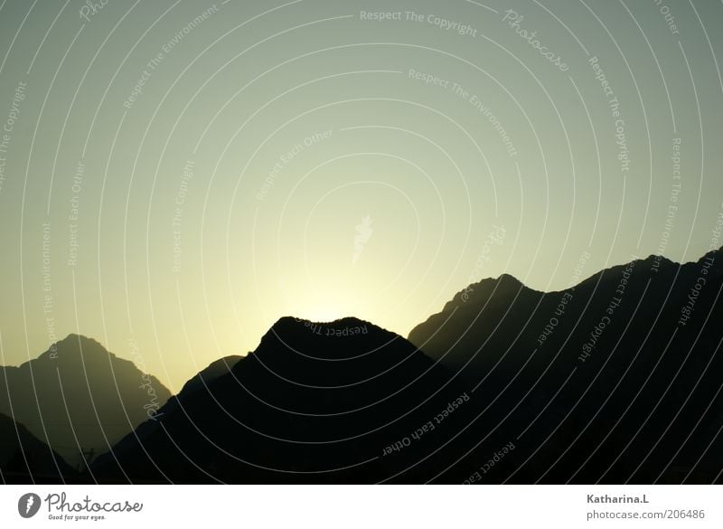 Berge in Österreich Ferien & Urlaub & Reisen Ferne Landschaft Wolkenloser Himmel Sonnenaufgang Sonnenuntergang Schönes Wetter Horizont Gedeckte Farben