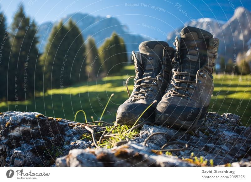 So weit die Füße tragen Ferien & Urlaub & Reisen Tourismus Abenteuer Ferne Freiheit Expedition Berge u. Gebirge wandern Natur Landschaft Wolkenloser Himmel