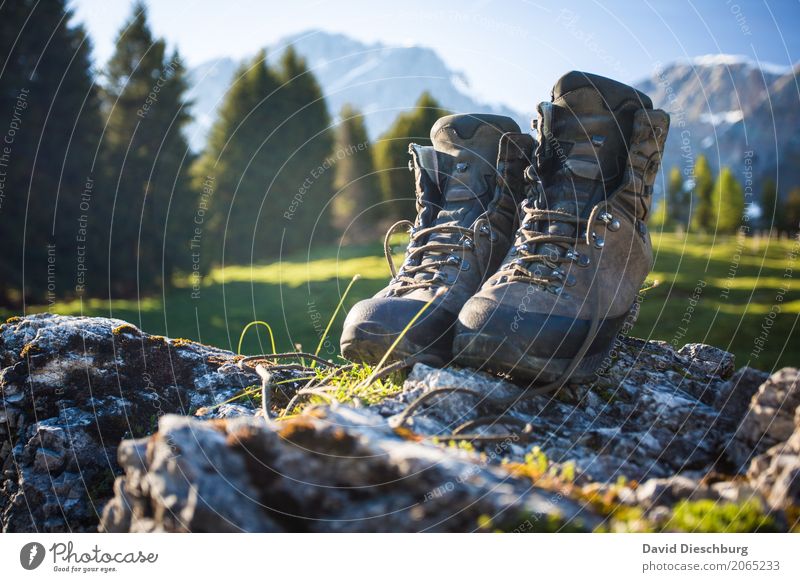 Gutes Schuhwerk Ferien & Urlaub & Reisen Tourismus Ausflug Abenteuer Expedition Berge u. Gebirge wandern Natur Landschaft Wolkenloser Himmel Frühling Sommer