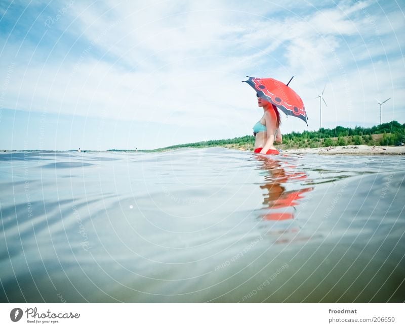 37° Mensch feminin Junge Frau Jugendliche Erwachsene Natur Landschaft nur Himmel Sommer Klimawandel Schönes Wetter Wärme Seeufer Teich Regenschirm langhaarig