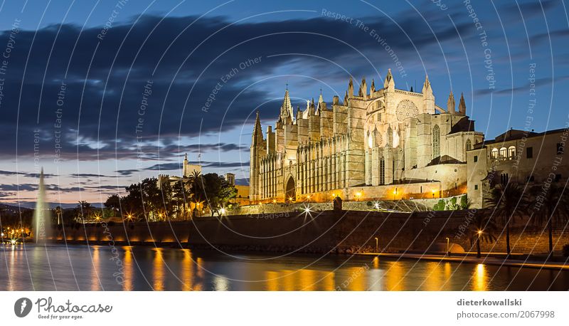 Kathedrale der Heiligen Maria, Palma de Mallorca Ferien & Urlaub & Reisen Tourismus Ausflug Sightseeing Städtereise Sommer Sommerurlaub Stadt Dom Gebäude