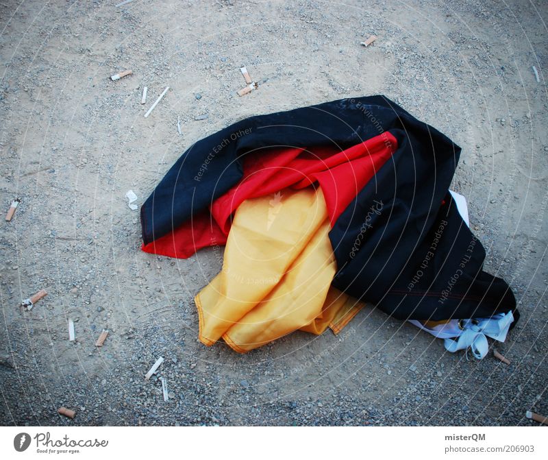 Aus der Traum. Zeichen Weltmeisterschaft WM 2010 Enttäuschung Halbfinale verloren Niederlage Deutsche Flagge Fahne Boden besiegelt Ende schwarz rot Frustration