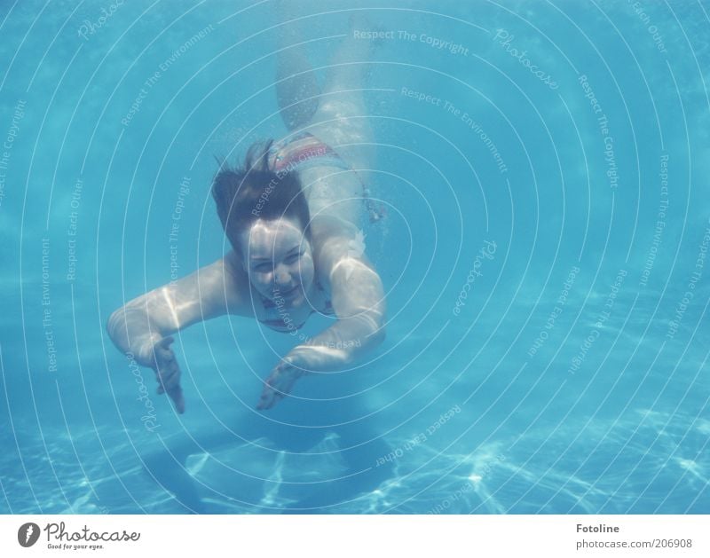 Nixe Freude Schwimmen & Baden Sommer Mensch feminin Junge Frau Jugendliche Kopf Haare & Frisuren Arme tauchen hell kalt nass blau Farbfoto mehrfarbig