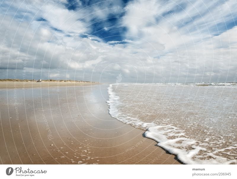 Auflauf Ferien & Urlaub & Reisen Tourismus Ferne Freiheit Sommer Sommerurlaub Natur Landschaft Wolken Klima Wetter Wind Wellen Küste Strand Nordsee Meer