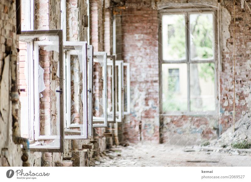 AST10 | Fenster blicken weit hinaus. Städtereise Häusliches Leben Innenarchitektur Raum Stadt Haus Industrieanlage Fabrik Gebäude Mauer Wand alt authentisch