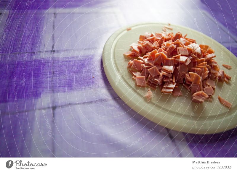 Schinken Schinkenwürfel Linie Tisch Küche Küchentisch Schneidebrett geschnitten Fleisch Ernährung lecker Mahlzeit Abendessen Mittagessen hauptgericht