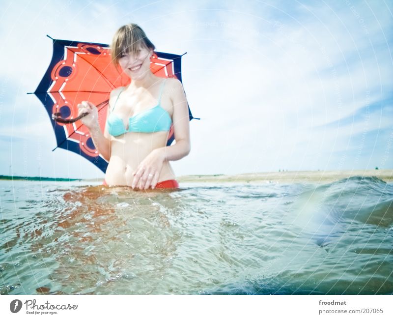 ein hoch schön Erholung ruhig Schwimmen & Baden Sommer Mensch feminin Junge Frau Jugendliche Erwachsene Natur Landschaft Schönes Wetter Wärme Seeufer