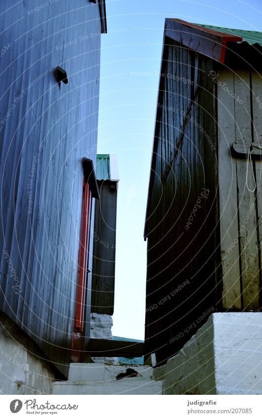 Färöer Himmel Tórshavn Føroyar Menschenleer Haus Hütte Gebäude Mauer Wand Treppe Dach eckig Stimmung Gesellschaft (Soziologie) ruhig Häusliches Leben eng nah