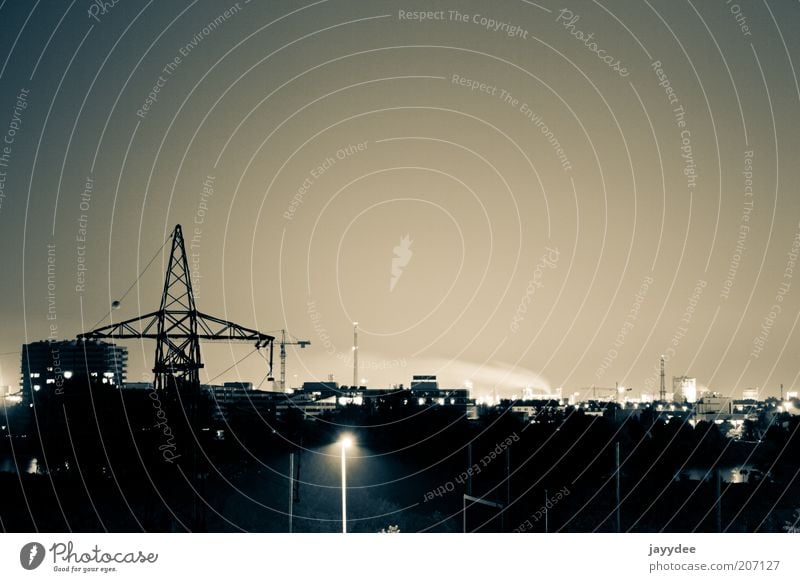 Linz by Night Fortschritt Zukunft Industrie Stadt Skyline Industrieanlage innovativ Farbfoto Außenaufnahme Menschenleer Textfreiraum oben Nacht Silhouette