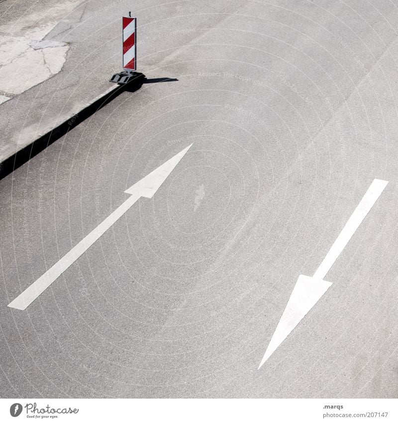 Hin und zurück Ausflug Verkehr Verkehrswege Straßenverkehr Schilder & Markierungen Pfeil einfach trocken Mobilität Wege & Pfade Bake Straßenverkehrsordnung leer