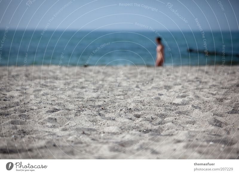 heißer Sand Ferien & Urlaub & Reisen Sommerurlaub Strand Meer Mensch Frau Erwachsene 1 Landschaft Luft Wasser Wolkenloser Himmel Schönes Wetter Wärme Ostsee