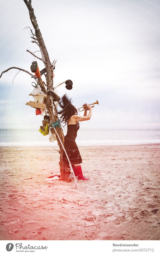 Emotionen | Lass es raus.... Lifestyle Stil Freude Glück Strand Meer feminin Frau Erwachsene Musik Musiker Urelemente Sommer Schönes Wetter Nordsee Ostsee