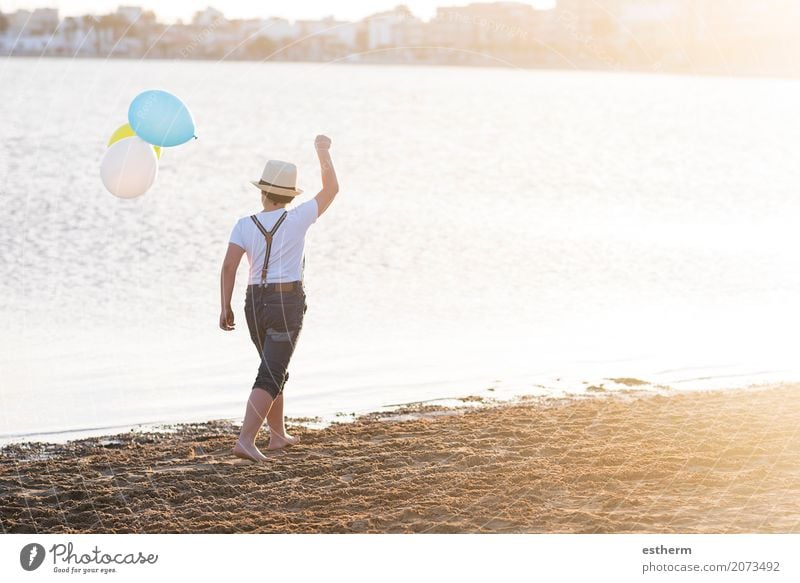 kleiner Junge mit bunten Luftballons Lifestyle Freizeit & Hobby Ferien & Urlaub & Reisen Abenteuer Freiheit Sommer Mensch maskulin Kind Kleinkind Kindheit