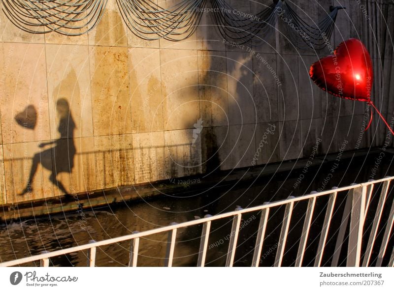 PS: Ich liebe dich! feminin Junge Frau Jugendliche Luftballon Herz außergewöhnlich authentisch schön weich Gefühle Freude Glück Zufriedenheit Leidenschaft