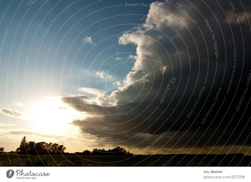 vor dem sturm Natur Landschaft Luft Himmel Wolken Gewitterwolken Horizont Sonne Sonnenaufgang Sonnenuntergang Sonnenlicht Sommer Wetter Schönes Wetter