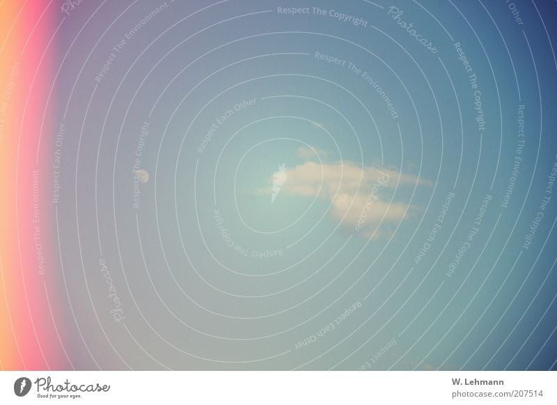 NCC 1701 oder auch Wolke 07 Sommer Natur Luft Himmel Wolken blau gelb rot Farbfoto Außenaufnahme Experiment Menschenleer Textfreiraum oben Textfreiraum unten