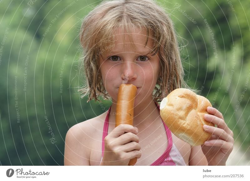 Wurst und Brot Lebensmittel Fleisch Wurstwaren Teigwaren Backwaren Brötchen Ernährung Essen Wohlgefühl Ferien & Urlaub & Reisen Ausflug Kindererziehung Mädchen