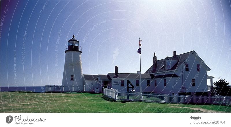 Leuchtturm Neuengland Maine Pemaquid Point Vignettierung Gegenlicht Blauer Himmel Klarer Himmel Wolkenloser Himmel Schönes Wetter Menschenleer Haus