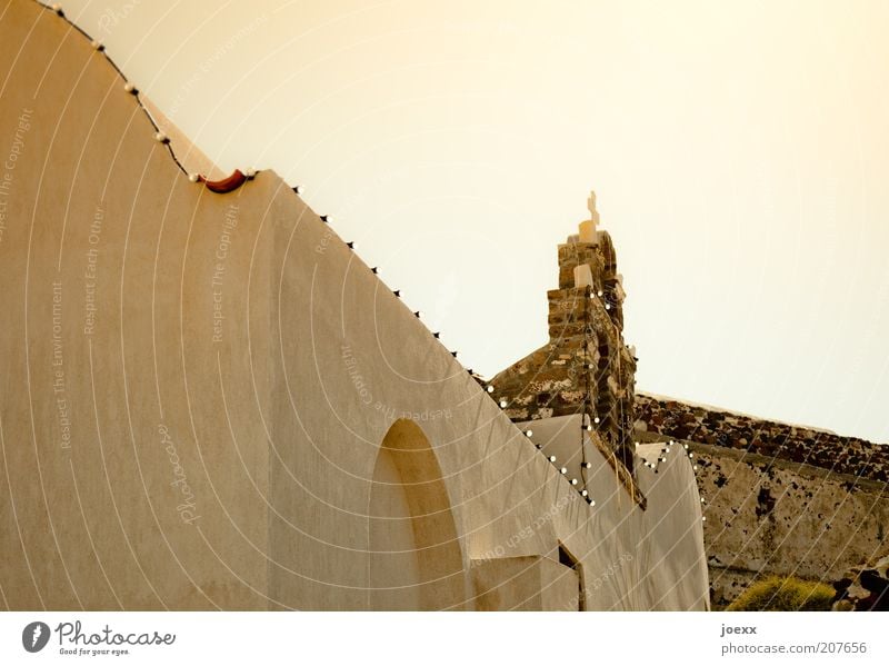 Irgendwo in Mexiko Kleinstadt Haus Kirche Mauer Wand Dach alt hell braun Religion & Glaube Lichterkette Griechenland Santorin Farbfoto Gedeckte Farben