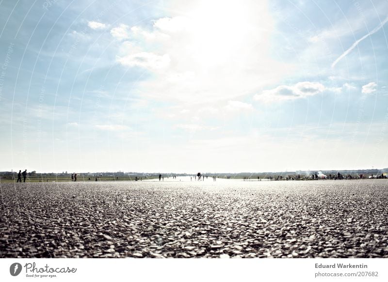 Landebahn Park Flughafen Horizont Asphalt Wolken Himmel Ferne Sonne Gegenlicht Leuchtkraft Rollfeld Weitwinkel Panorama (Aussicht) Schönes Wetter Farbfoto